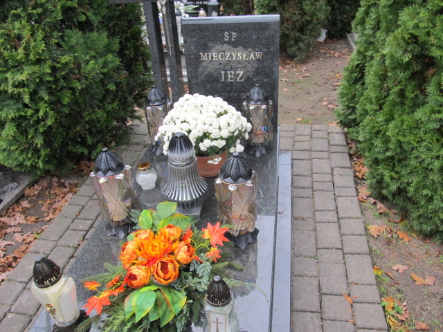 Grób Mieczysław Jeż